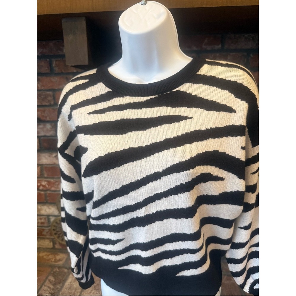 Nine West Zebra Stripe Crewneck Pullover Sweater Black White Size Medium EUC